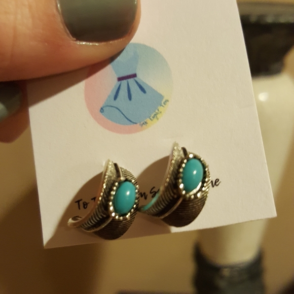 💥$5 SALE💥Feather Hoop Turquoise Earrings - Picture 2 of 5